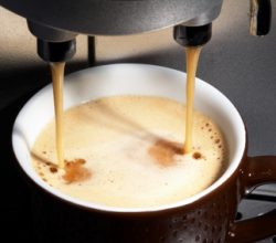 Der Artikel thematisiert Kaffee als Lifestyleobjekt.